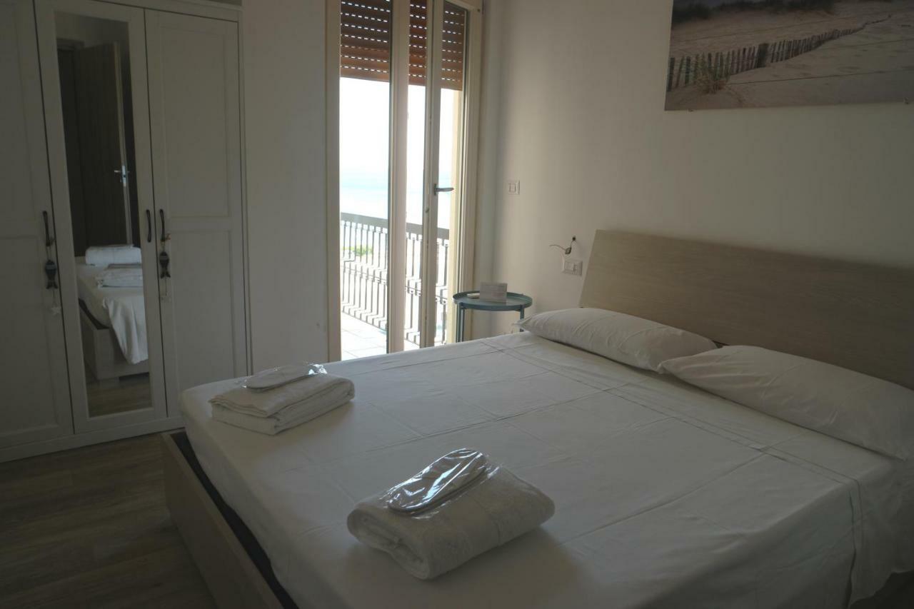 Attico Galilei Fronte Mare By Salentoville Gallipoli Extérieur photo